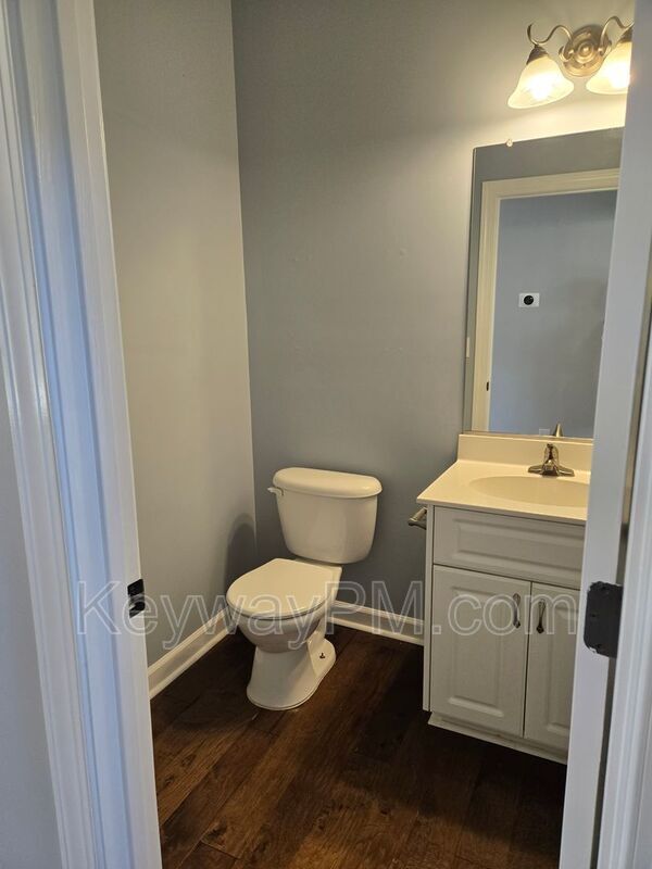 Building Photo - 999 Watermark Dr