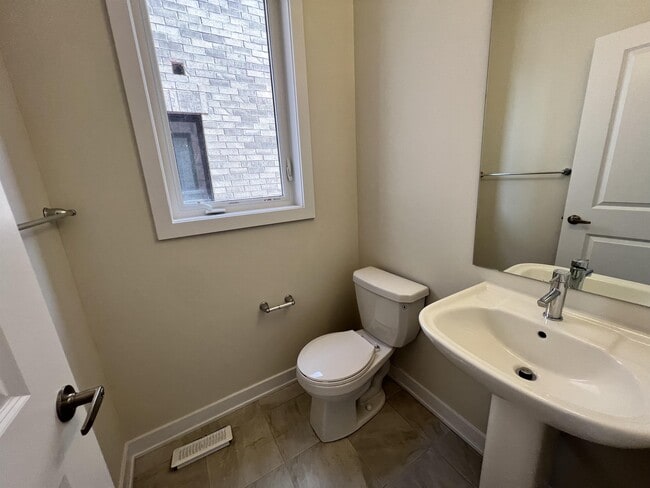 Building Photo - 43 Keelson St