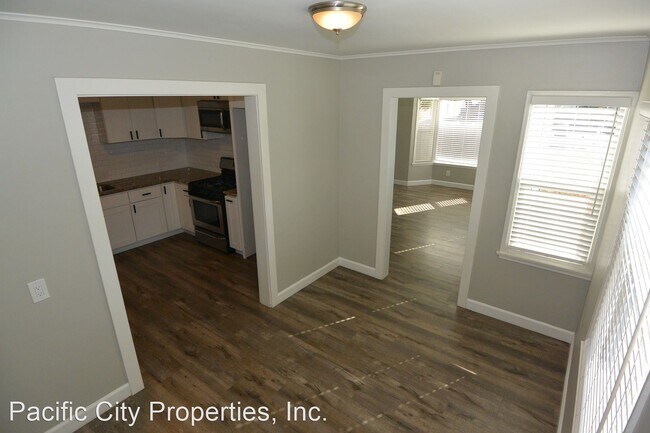 Foto del edificio - 2 br, 1 bath House - 1939 Fullerton Ave.
