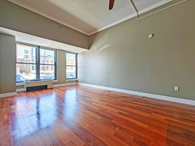 Building Photo - 33 Lecount Pl