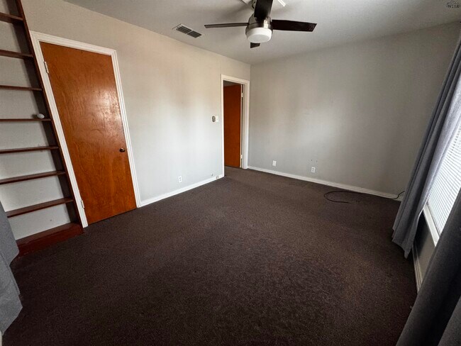 Foto del edificio - 2407 Inglewood Dr