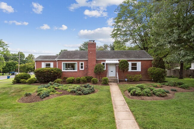 Building Photo - 10800 Blossom Ln