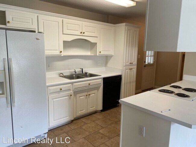 Foto del edificio - 3 br, 2 bath House - 632 Justin Dr