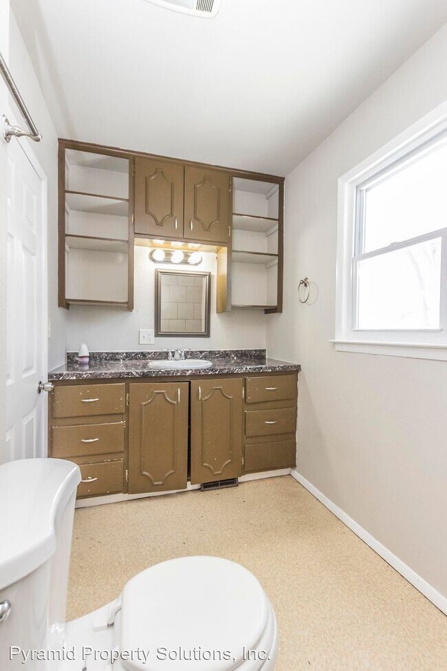 Foto del edificio - 3 br, 1 bath House - 2337 E Grand Ave