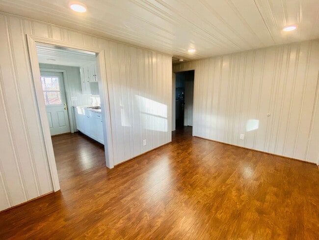 Building Photo - WAITLIST APPLICATIONS ONLY - AVAILABLE NOV...