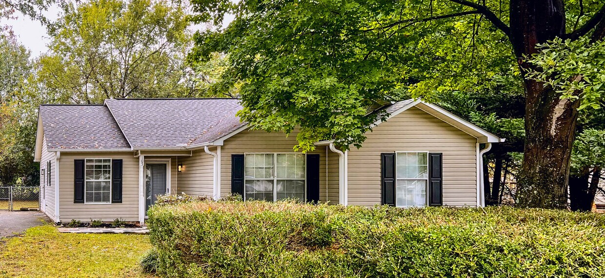 Foto principal - 105 Belle Flower Ct