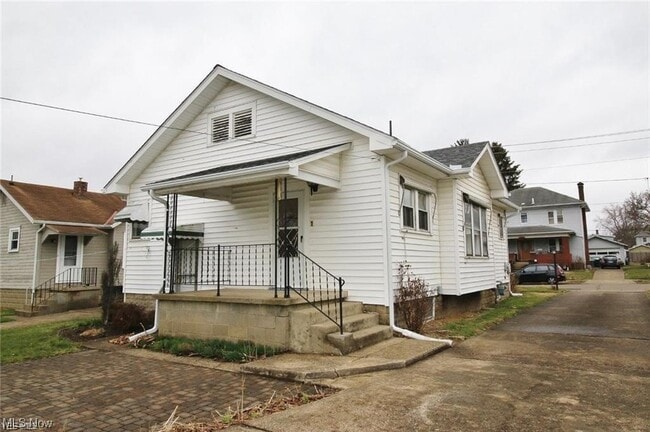 Building Photo - 828 Eppley Ave