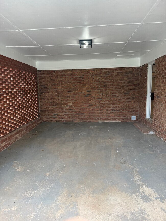 Foto del edificio - 1722 Maple Ln