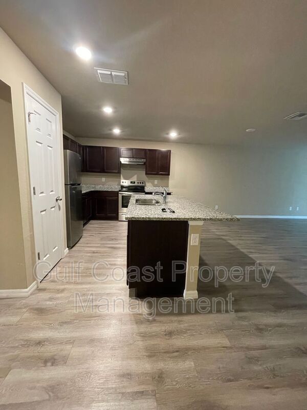 Building Photo - 12755 Buffing Rd