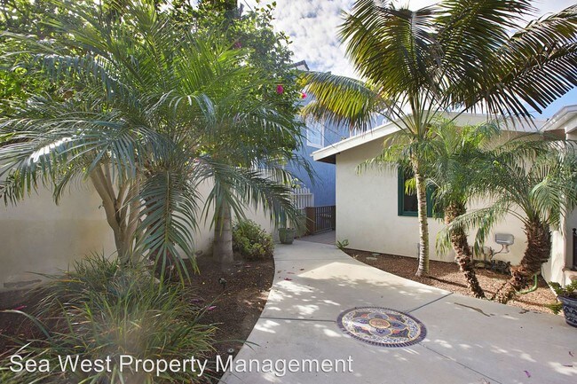 Building Photo - 2064 Edinburg Ave