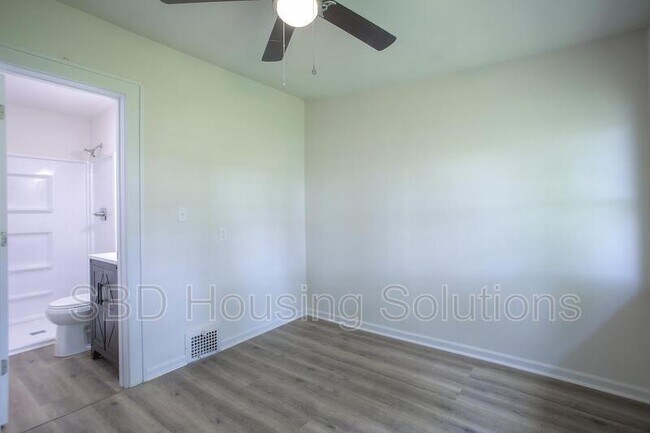 Building Photo - 5400 The Paseo