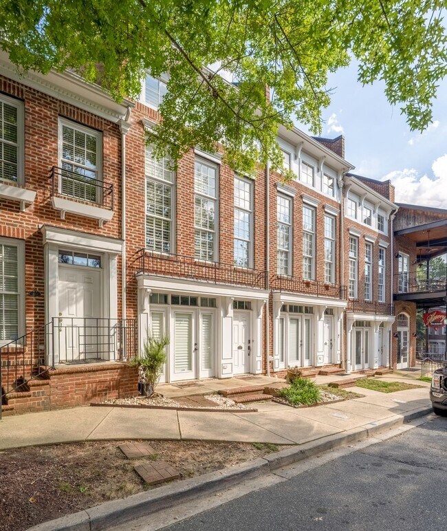 Building Photo - Stylish 3-bedroom townhome in Vermillion in Hustersville