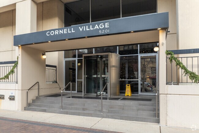 Entrada - Cornell Village
