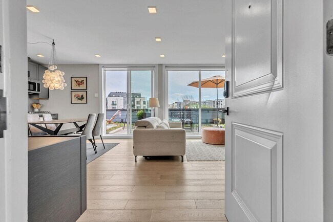 Foto del edificio - 1028 Bladensburg Rd NE