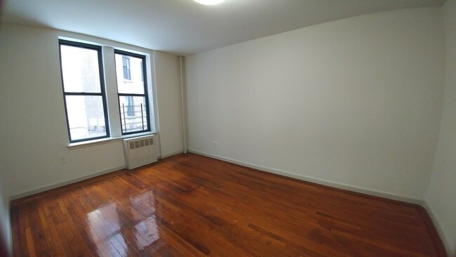 Foto del edificio - 585 E 21st St