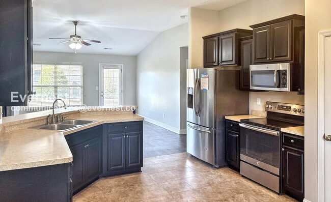 Building Photo - 648 Piney Woods Rd