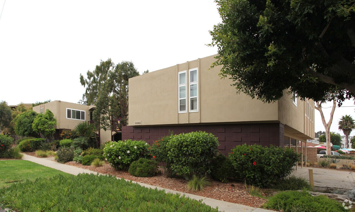 Oak Villa Apartments Carlsbad, CA