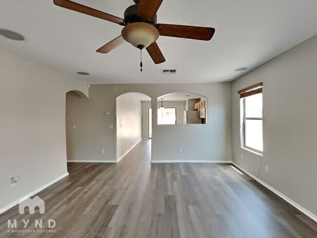 Foto del edificio - 836 W Burkhalter Dr