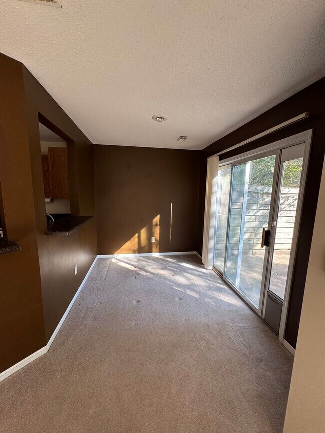 Foto del edificio - 3708-3710 Prescott Dr