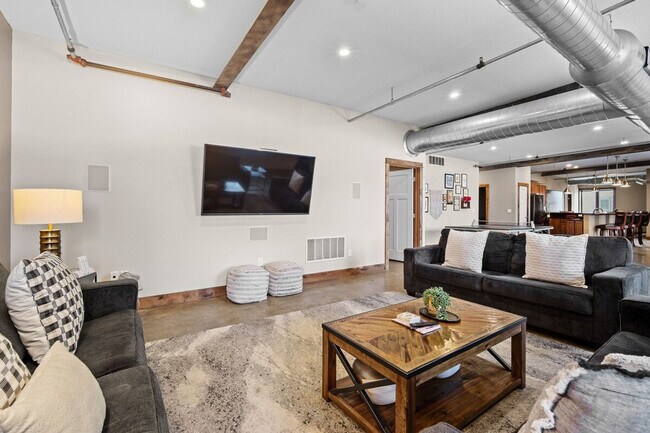 Foto del edificio - 301 E Walnut St