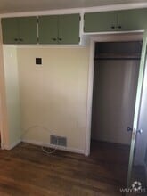 Building Photo - 17 Starcrest Dr