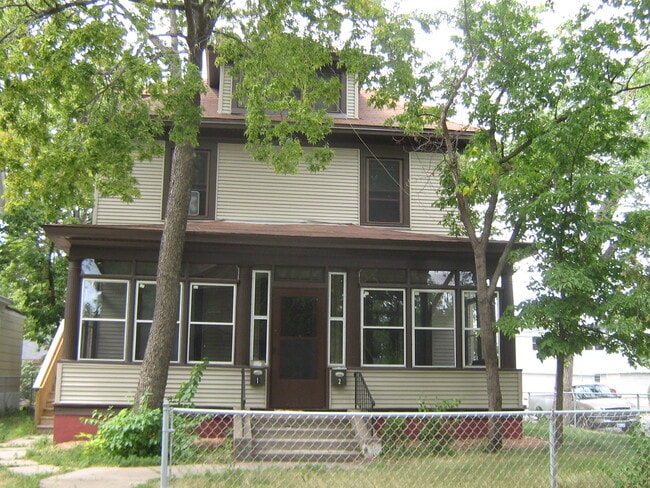 Building Photo - 3300 1st Ave S