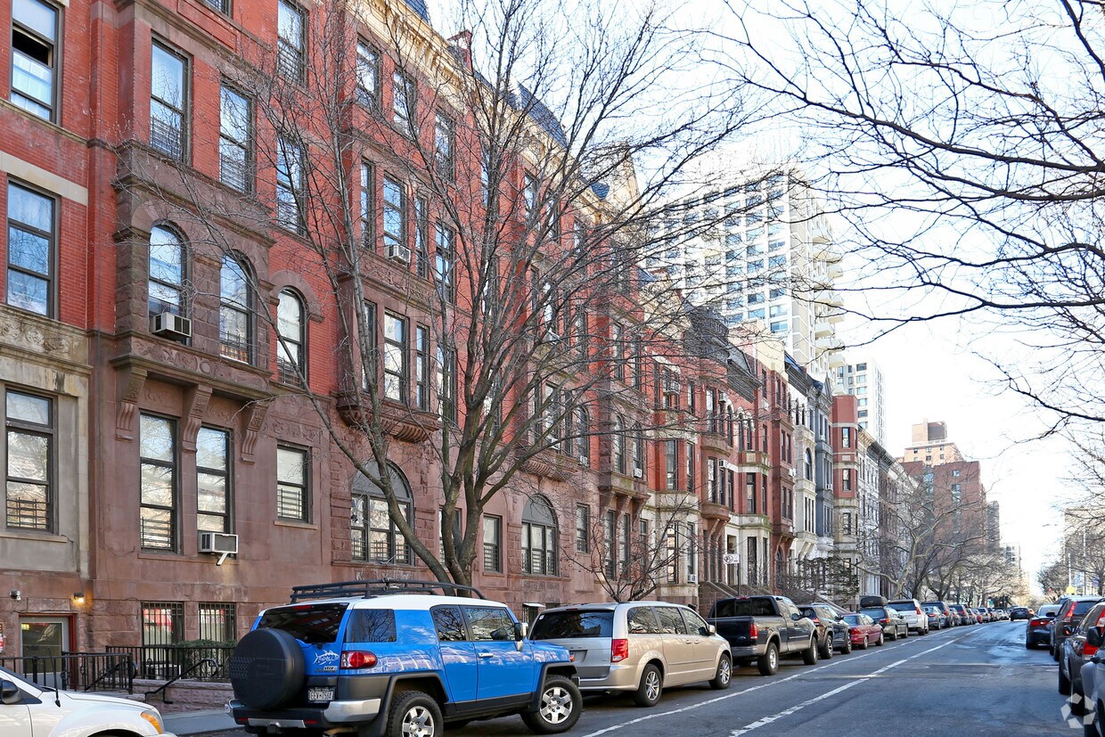Building Photo - 38 W 91st St