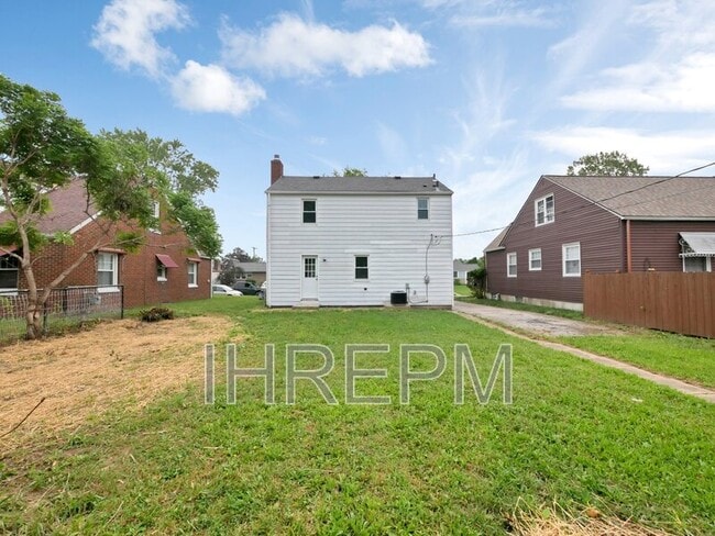 Building Photo - 315 S Southampton Ave