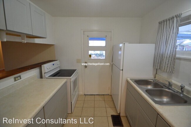 Building Photo - 3 br, 1.5 bath House - 8734 Desoto Drive