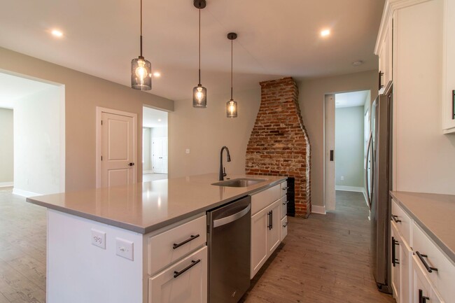 Building Photo - Downtown Milford Year Round Rental - Unfur...