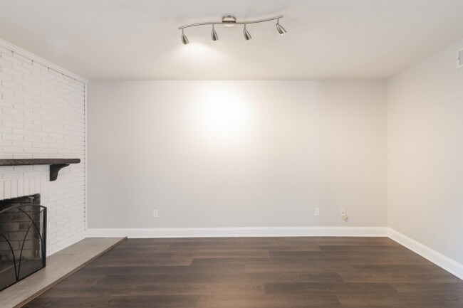 Foto del edificio - 7812 Renaissance Ct