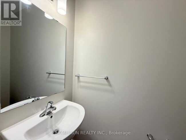 Building Photo - 515 Galanthus Walk