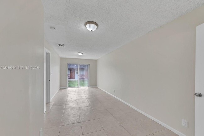 Building Photo - 2610 Riverland Dr