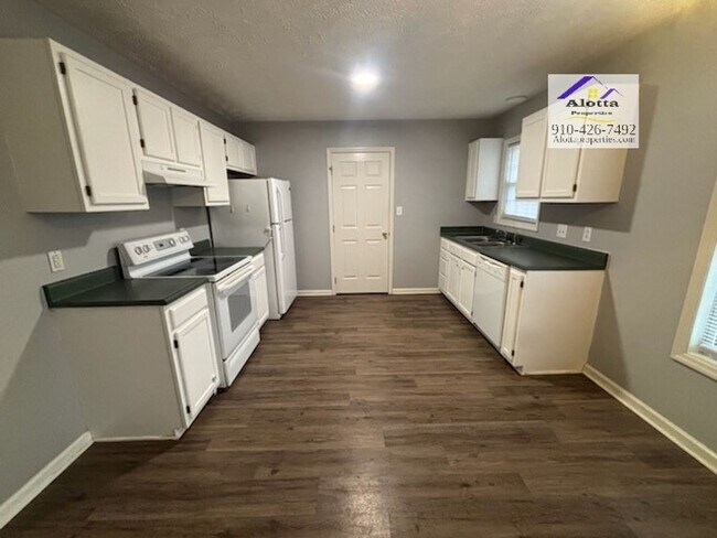 Building Photo - 133 Chapel Hill Dr