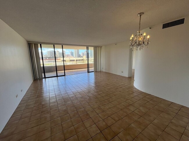 Building Photo - Royal Iolani 1 bedroom