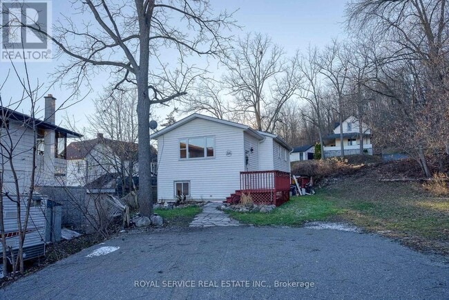 Building Photo - 64 Maple St