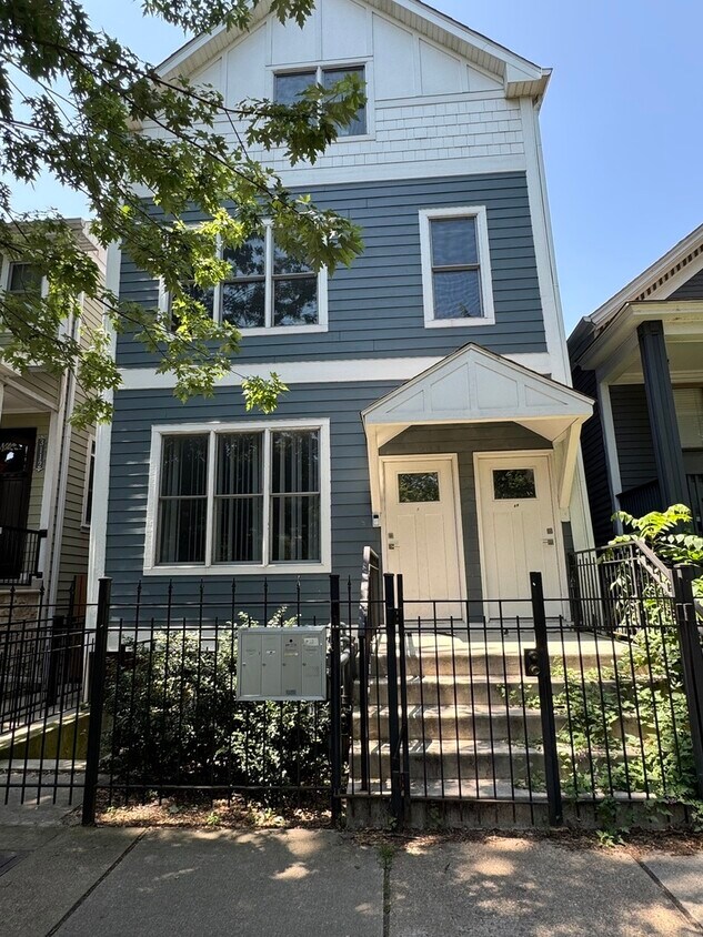 Foto principal - 3114 N Southport Ave