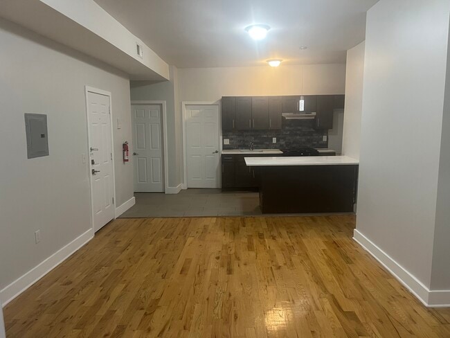 Kitchen - 62 Farley Ave