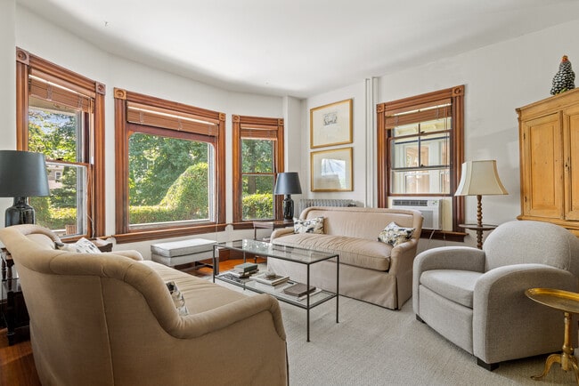 Building Photo - 14 Greenough Pl