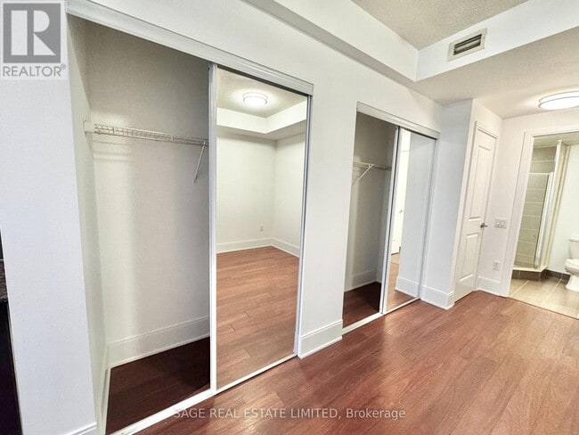 Building Photo - 560 Front St W