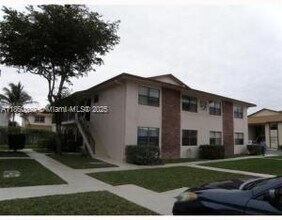 Building Photo - 10037 Winding Lake Rd