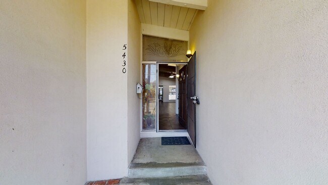 Foto del edificio - Spacious 4BD/2BA on Baja (Lease out, pendi...