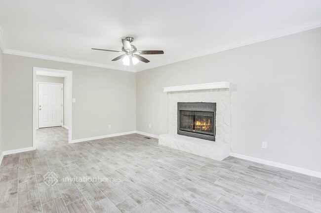 Building Photo - 6860 Creekwood Dr