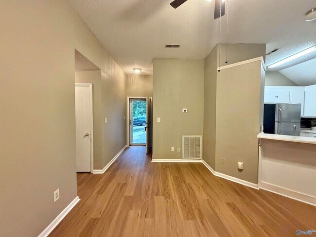 Foto del edificio - 105 Sugarwood Ct