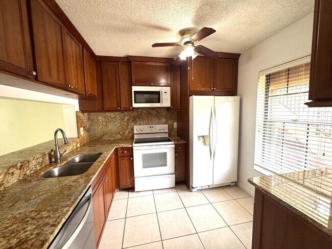 Foto del edificio - 2424 NW 89th Dr