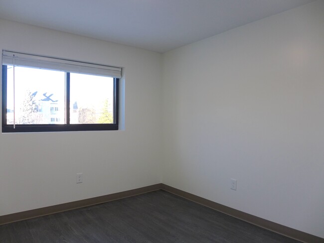 Building Photo - 148 Hillside St