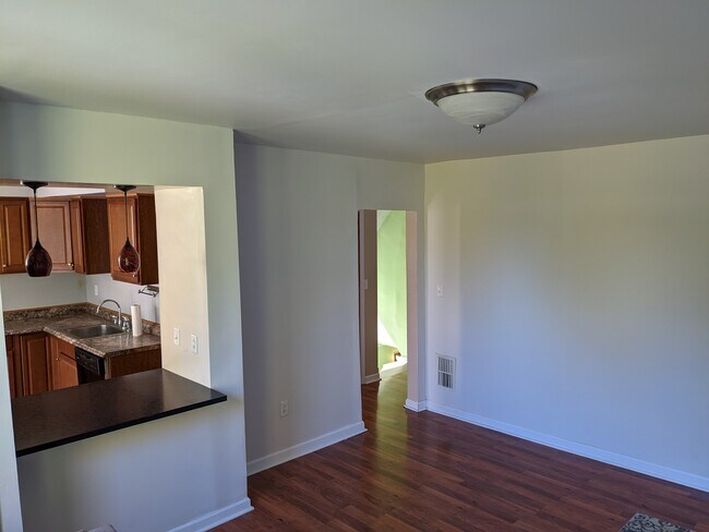 Living Room - 475 Oneida St