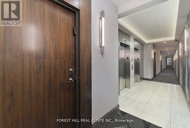 Building Photo - 3830-3830 Bathurst St