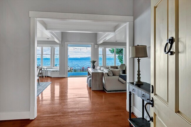 Foto del edificio - 4042 Rockaway Beach Rd NE