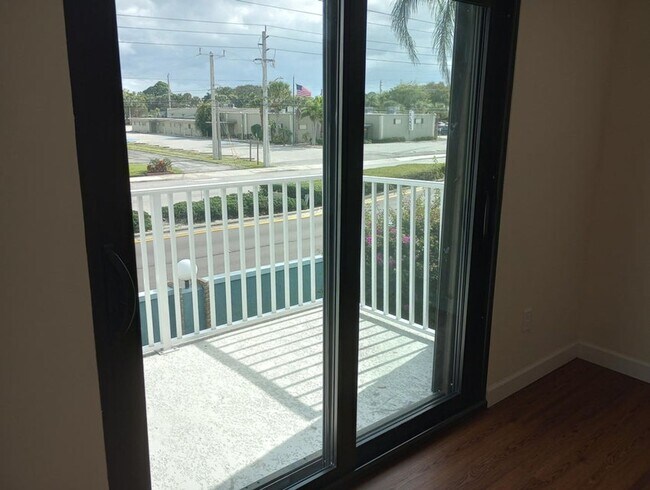Building Photo - Rental in Stuart